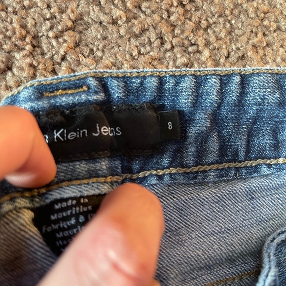 Calvin Klein - Picture 3 of 4